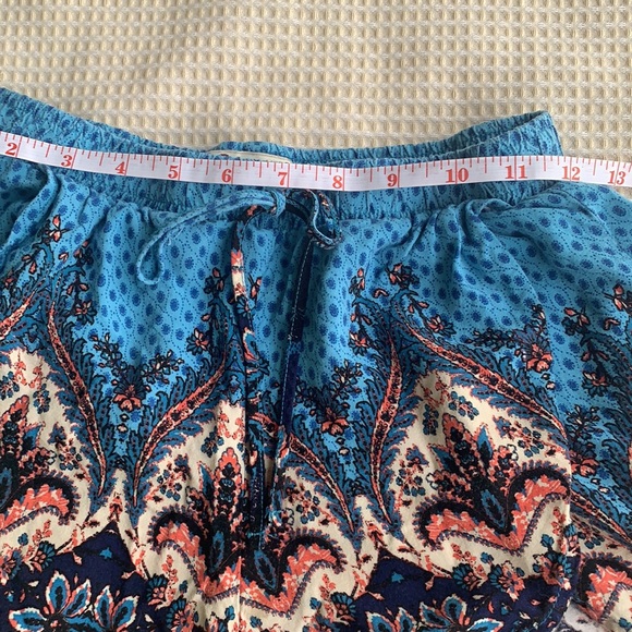 Hollister super cute flowing shorts size XS - Picture 6 of 8